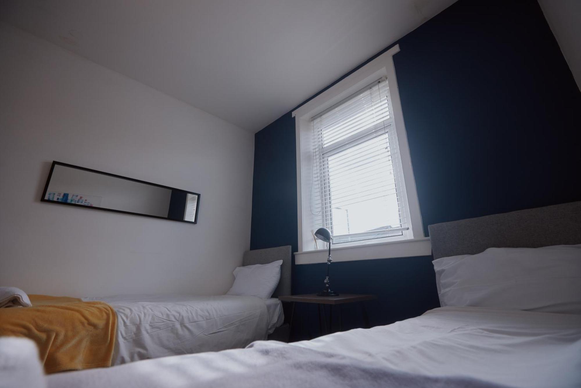 Modern And Vibrantly Designed Apartment Motherwell Εξωτερικό φωτογραφία